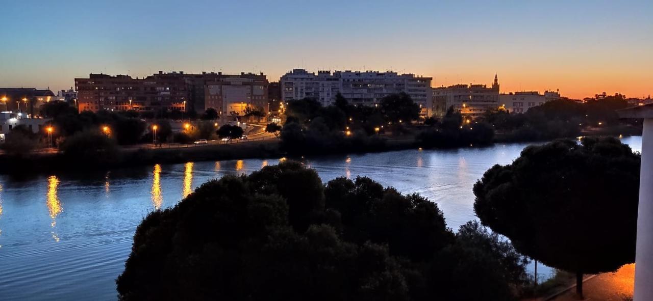 Apartamento Con Vistas Al Rio Guadalquivir En Triana, Sevilla Exterior photo